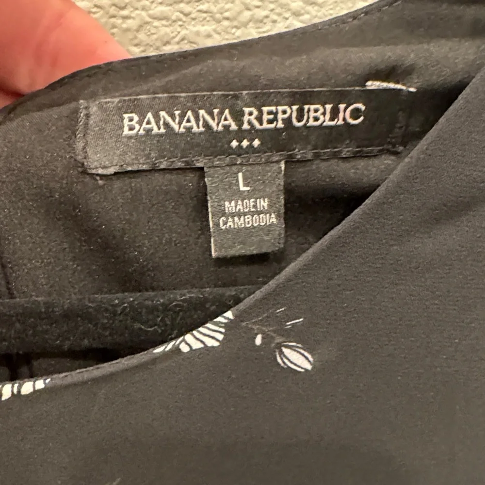 EUC Banana Republic Black Floral Shirt - Picture 3 of 5